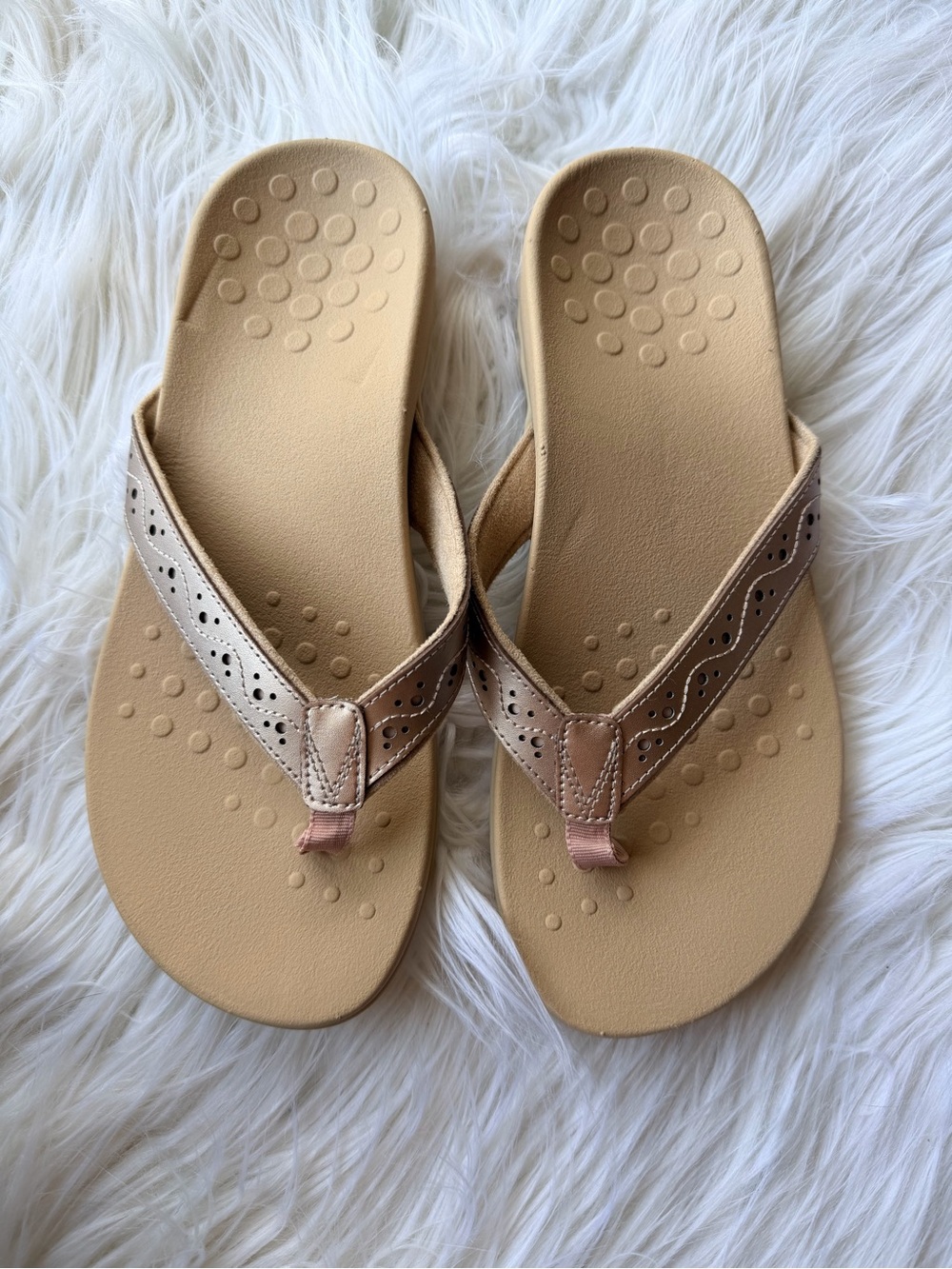 Vionic Women’s 9.5 WIDE Aliza Rose Gold Thong Flip Flop Sandals - Picture 2 of 5
